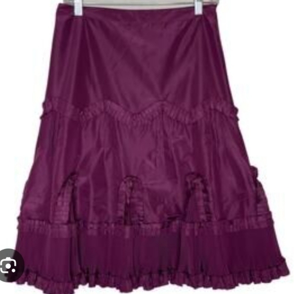 🌹Silky,  Burgundy color skirt from Banana Republic - Picture 3 of 12